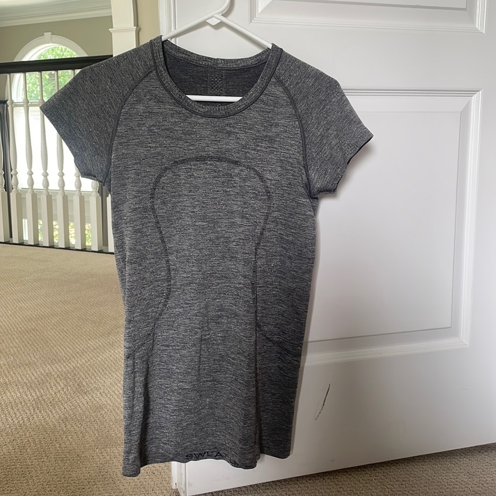 Women’s lululemon shirt WORN ONCE